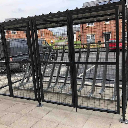 5‑space mesh cycle shelter with lockable gate and galvanised steel frame